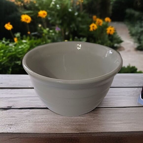 Monmouth Pottery Beehive Bowl 6" Gray Mixing Nesting Maple Leaf Vintage USA Farm - Picture 14 of 15